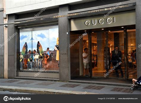 gucci via manzoni milano|boutique gucci milan.